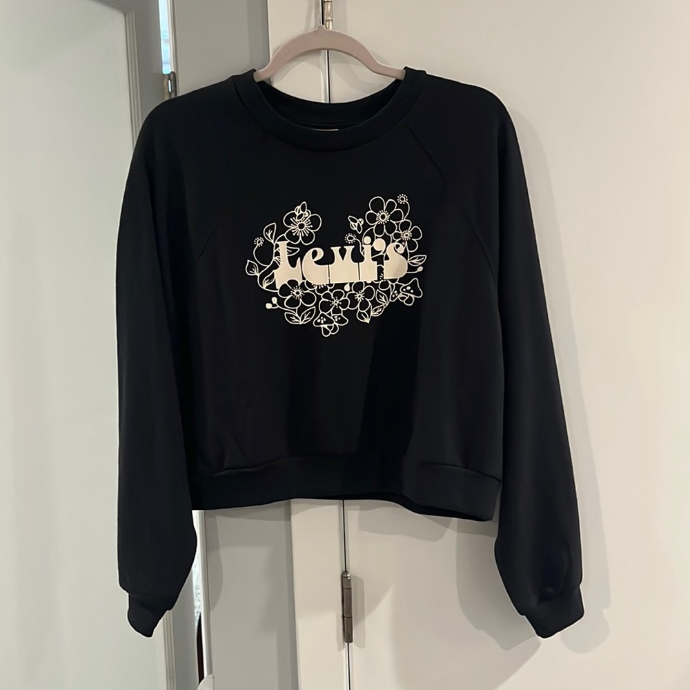 M, Levi’s Sweater